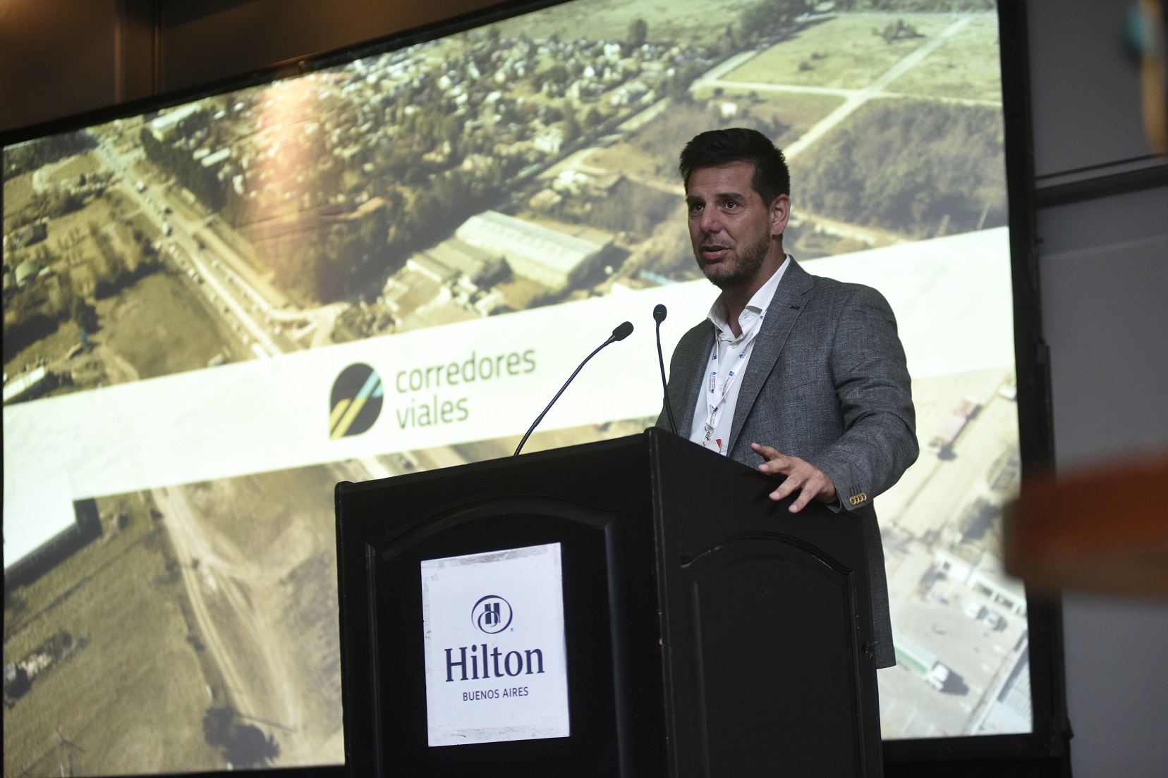 Gonzalo Atanasof durante su exposición.