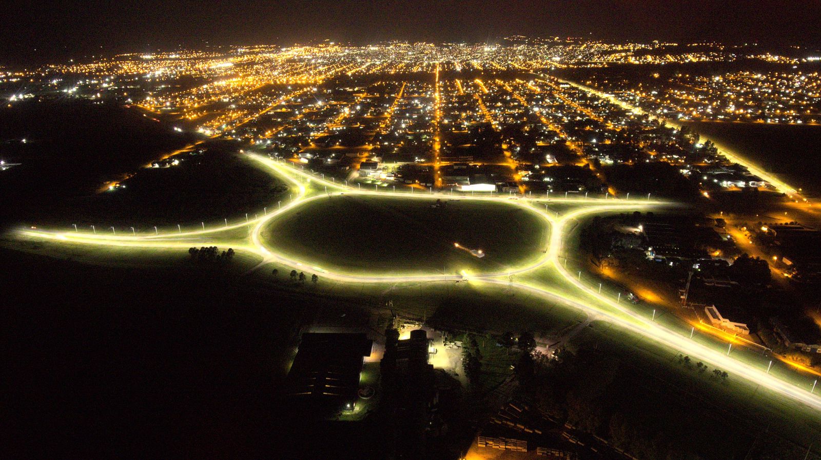 imagen Nueva iluminación LED para la rotonda de ingreso a Tandil en la Ruta Nacional 226